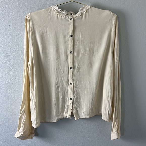 ASTR The Label Lace Peasant Top - Picture 7 of 9